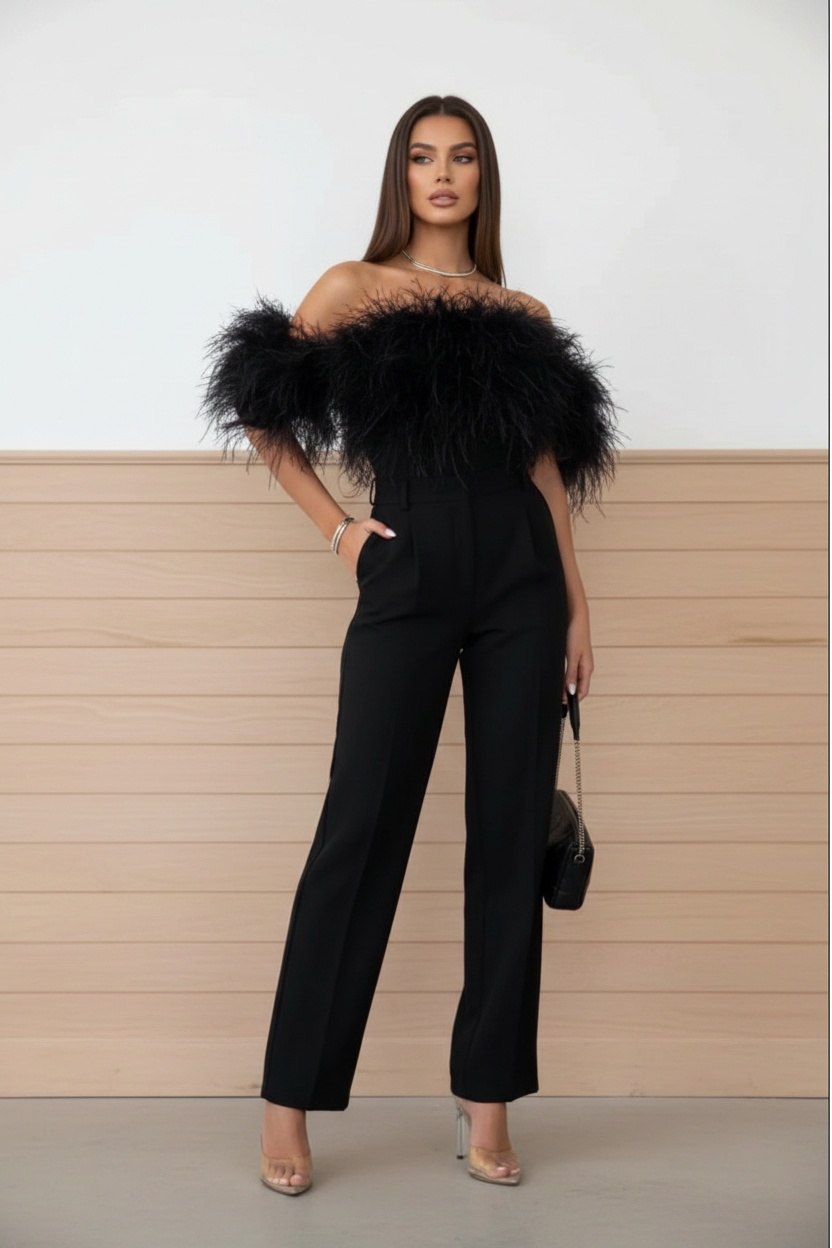 Tutone Elegante con Dettaglio Piume